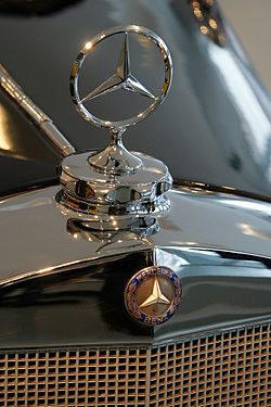 https://upload.wikimedia.org/wikipedia/commons/thumb/5/5e/mercedes-benz_star_amk.jpg/250px-mercedes-benz_star_amk.jpg