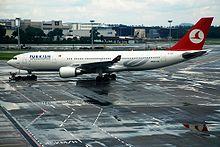 https://upload.wikimedia.org/wikipedia/commons/thumb/9/93/turkish_airlines_airbus_a330-200%2c_sin.jpg/220px-turkish_airlines_airbus_a330-200%2c_sin.jpg