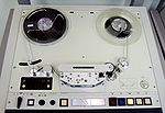 https://upload.wikimedia.org/wikipedia/commons/thumb/2/26/open_reel_audio_tape_recorder1.jpg/150px-open_reel_audio_tape_recorder1.jpg