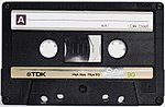 https://upload.wikimedia.org/wikipedia/commons/thumb/f/f0/compactcassette.jpg/150px-compactcassette.jpg