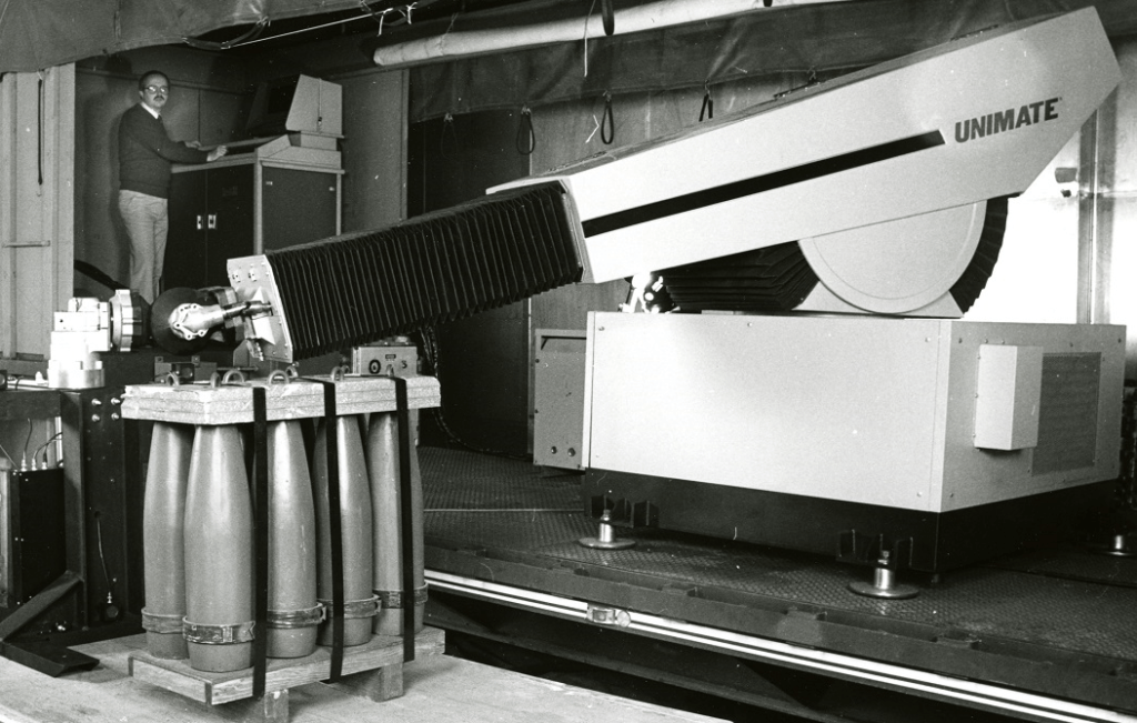 Где был изобретен первый промышленный робот. Первый промышленный робот Unimate. Робот Unimate 1961. Джордж Девол Unimate. Промышленный робот Kawasaki Unimate 5030.