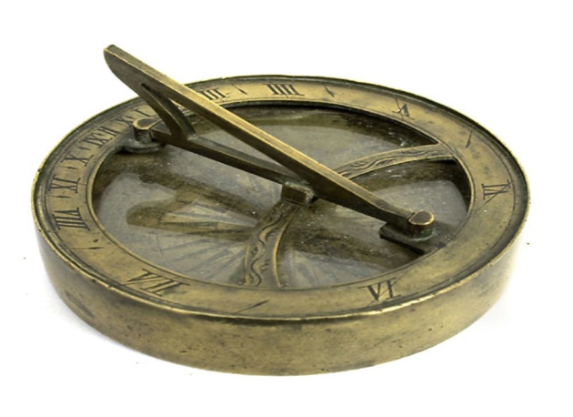 Изобретение компаса 5 класс. Первый компас в Индии. Первые Компасы изобретены в. Чехол для компаса исторический. Компас исторический иконка.