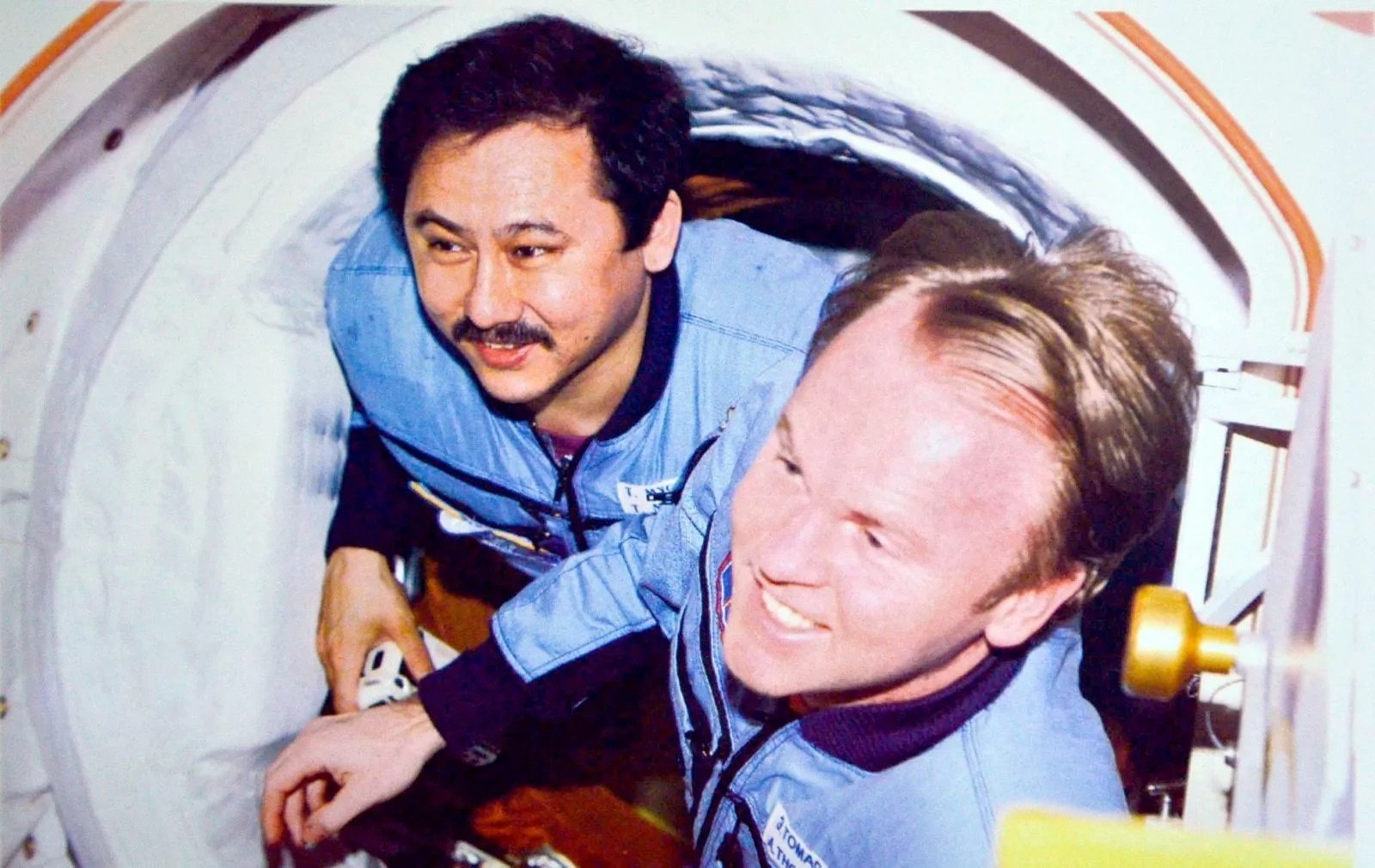 первые космонавты в казахстане