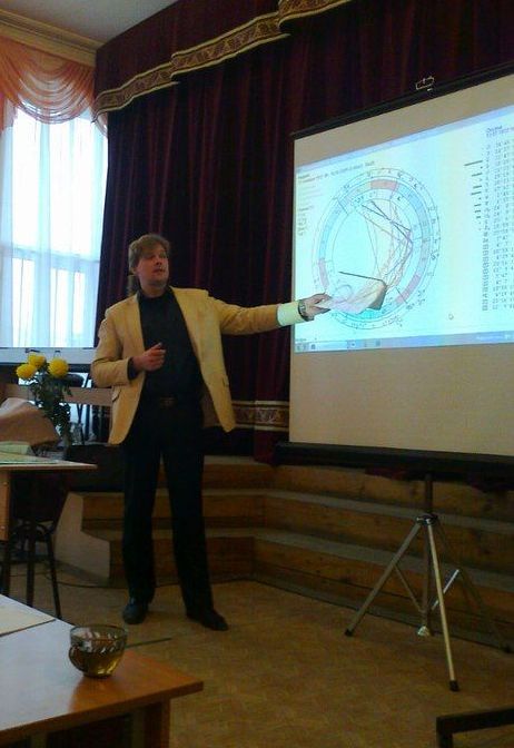 Дараган биография астролог. Школа астрологии Константина Дарагана в Москве. Дараган Дата рождения астролог. Семинар Константина Дарагана Екатеринбург. Яна Новикова астролог и Константин Дараган.