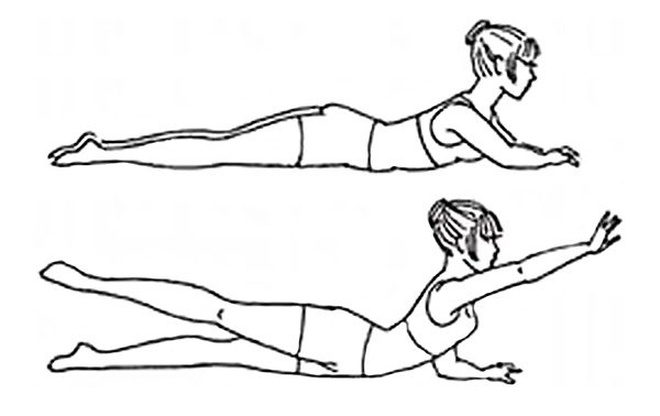 Качнувшись вправо. Упражнения лежа на животе. Упражнения для спины лежа на животе. Лежа на животе руки вперед. Лежа на животе руки согнуты.